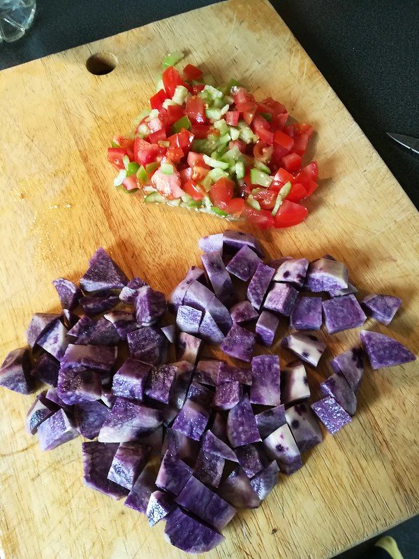 Blue potatoes, tomato and spring onion for an omelette.